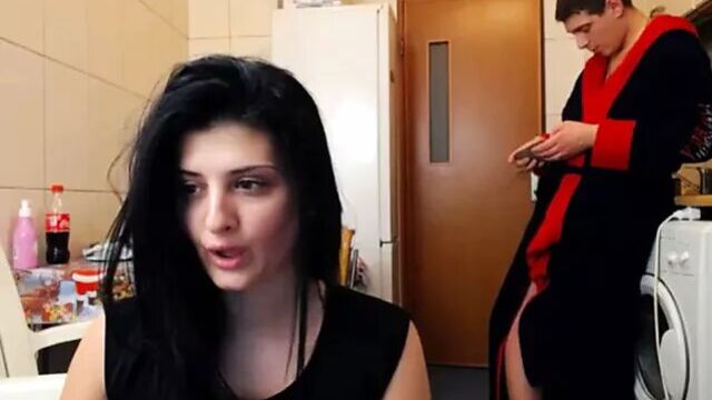 Adriana ar face orice pentru bani .